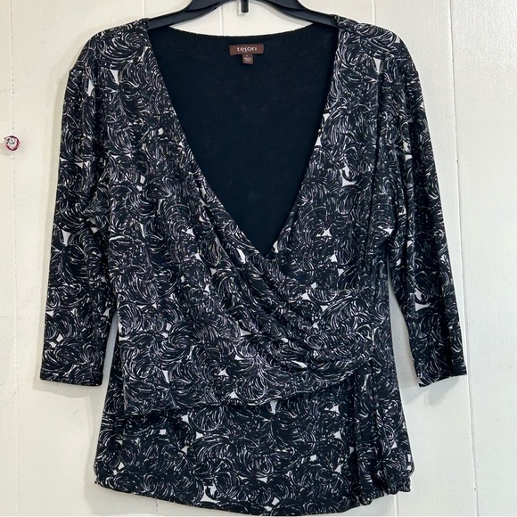 TESORI Tesori Black White V-Neckline Wrap 100% Silk Blouse Top Size Large. - Picture 3 of 13
